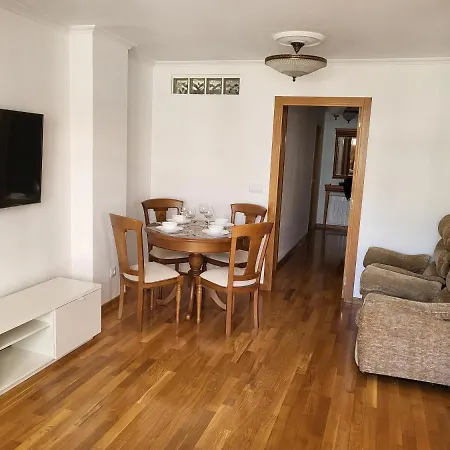 Piso Centrico 2 A Escasos Metros De Maria Pita דירה א-קורוניה